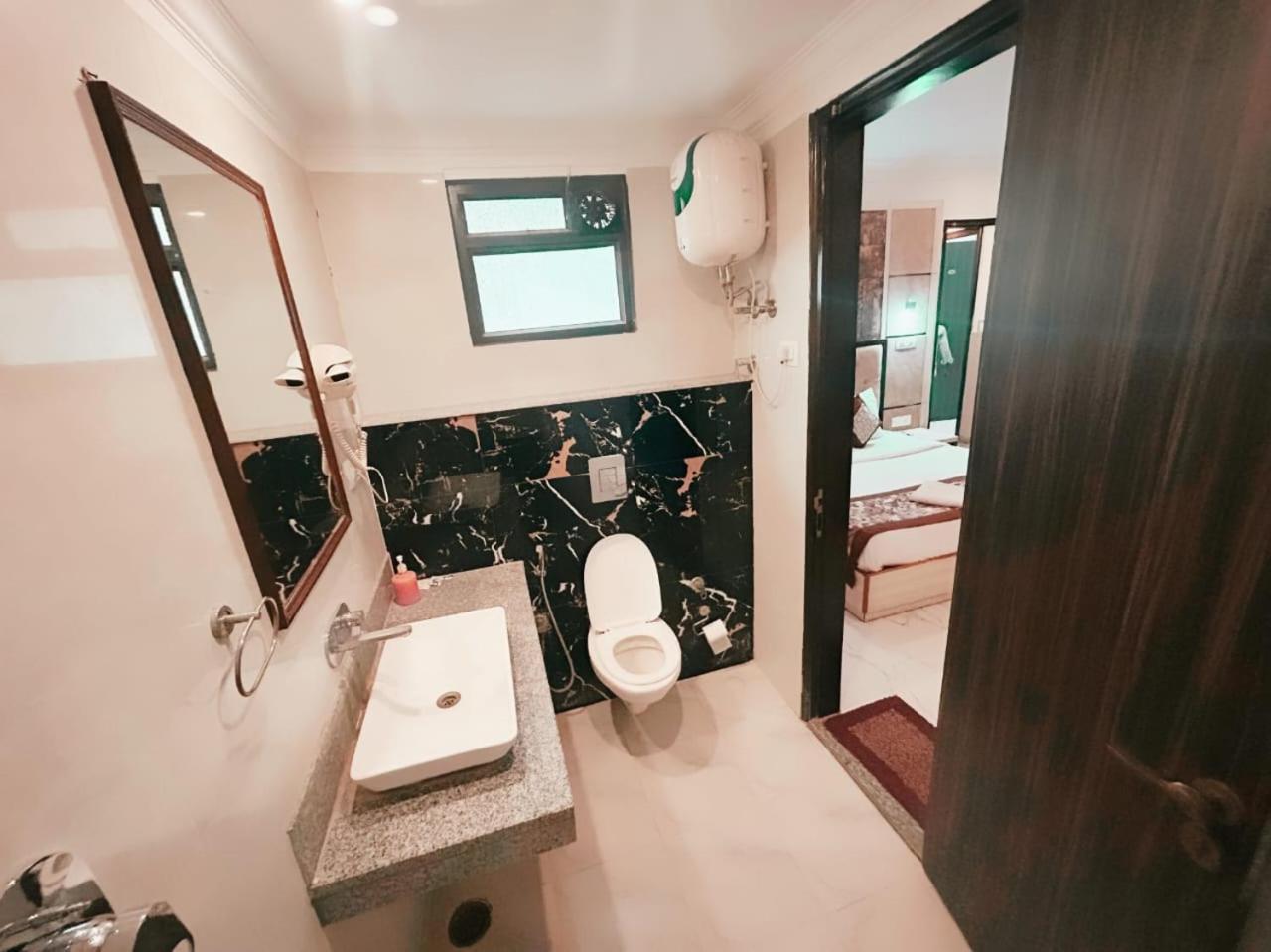 Hotel Almora Inn - Near By Delhi International Airport - With Free Airport Pickup And Drop Nuova Delhi Esterno foto