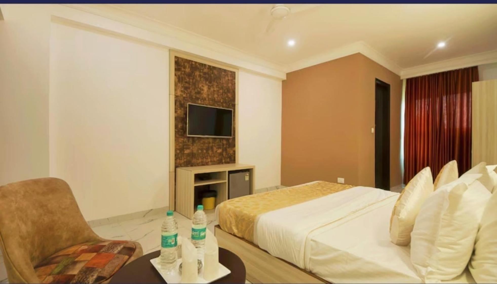 Hotel Almora Inn - Near By Delhi International Airport - With Free Airport Pickup And Drop Nuova Delhi Esterno foto