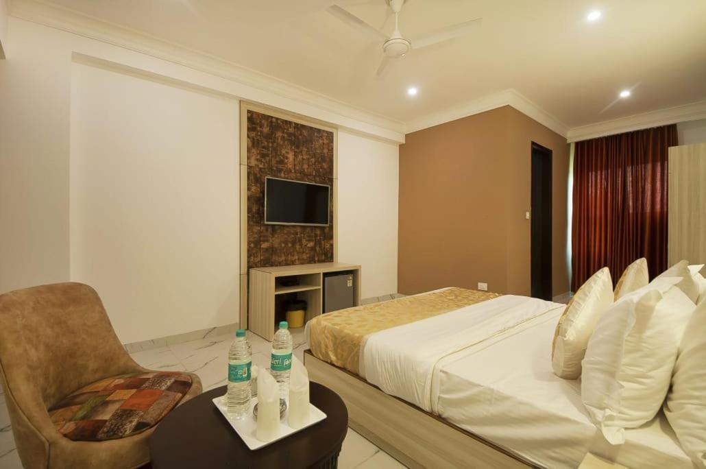 Hotel Almora Inn - Near By Delhi International Airport - With Free Airport Pickup And Drop Nuova Delhi Esterno foto