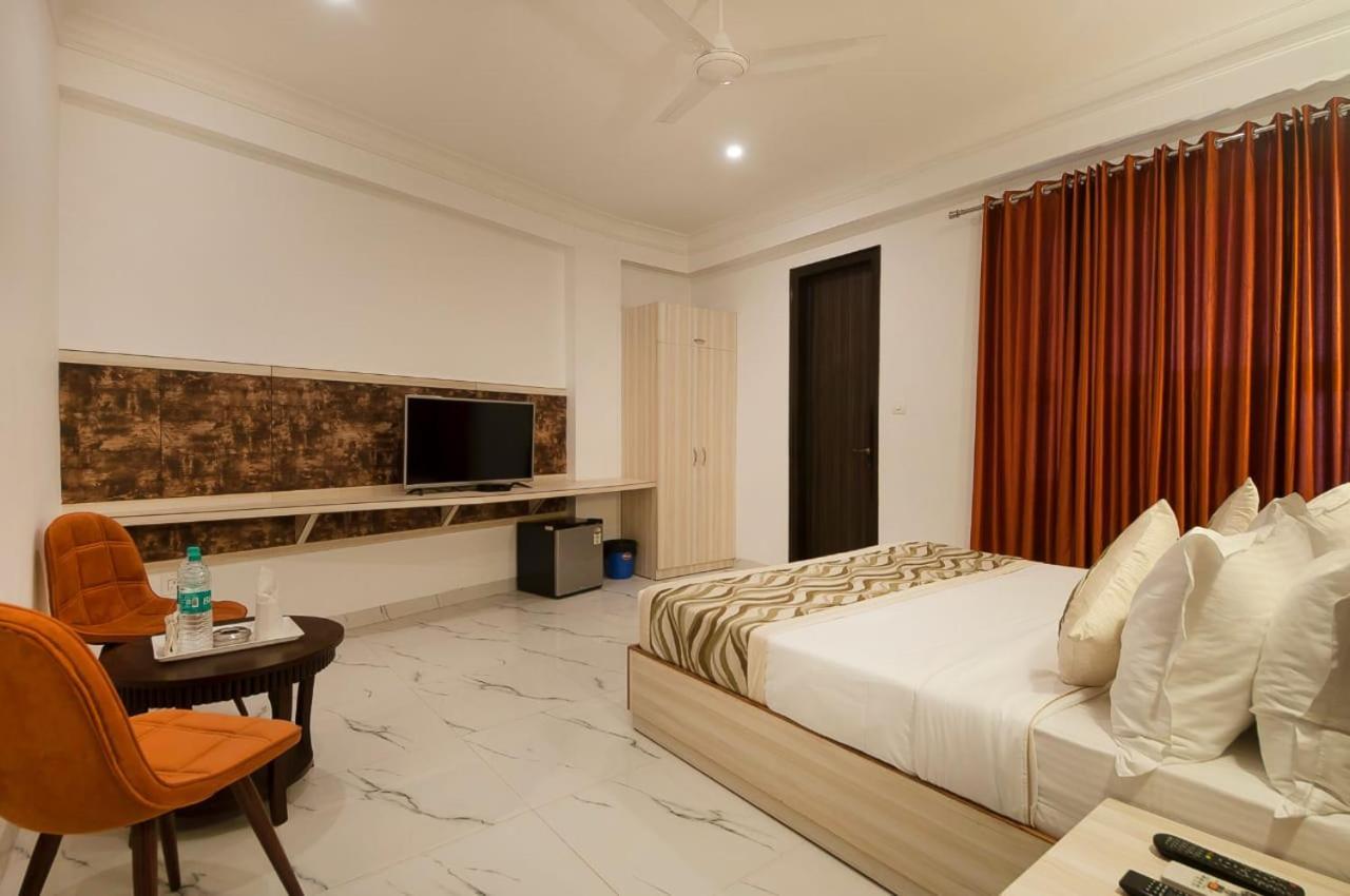 Hotel Almora Inn - Near By Delhi International Airport - With Free Airport Pickup And Drop Nuova Delhi Esterno foto