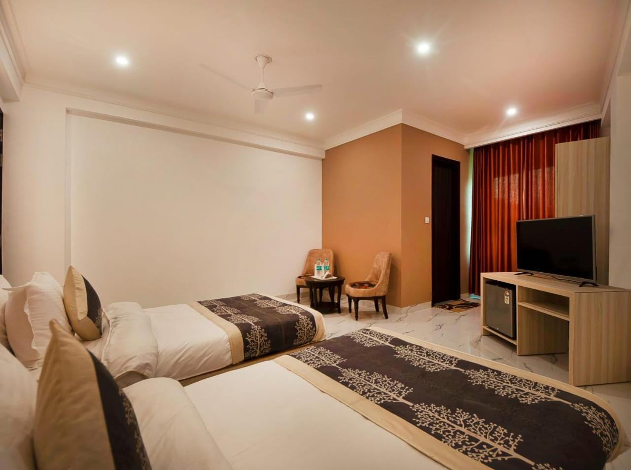 Hotel Almora Inn - Near By Delhi International Airport - With Free Airport Pickup And Drop Nuova Delhi Esterno foto